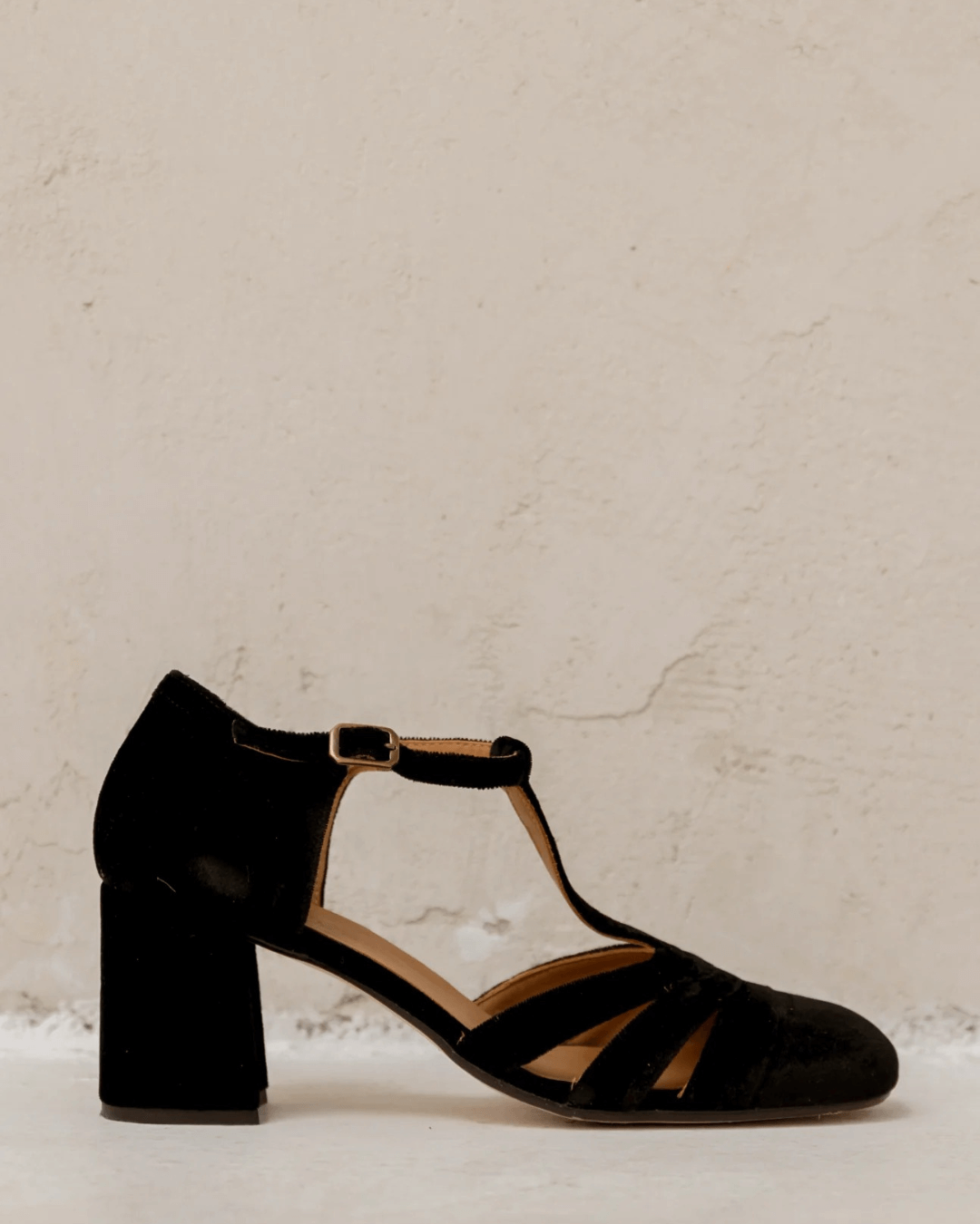 Black / 11