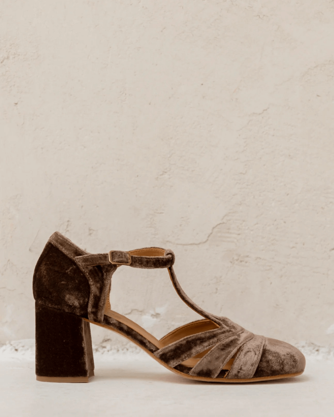 Brown / 11