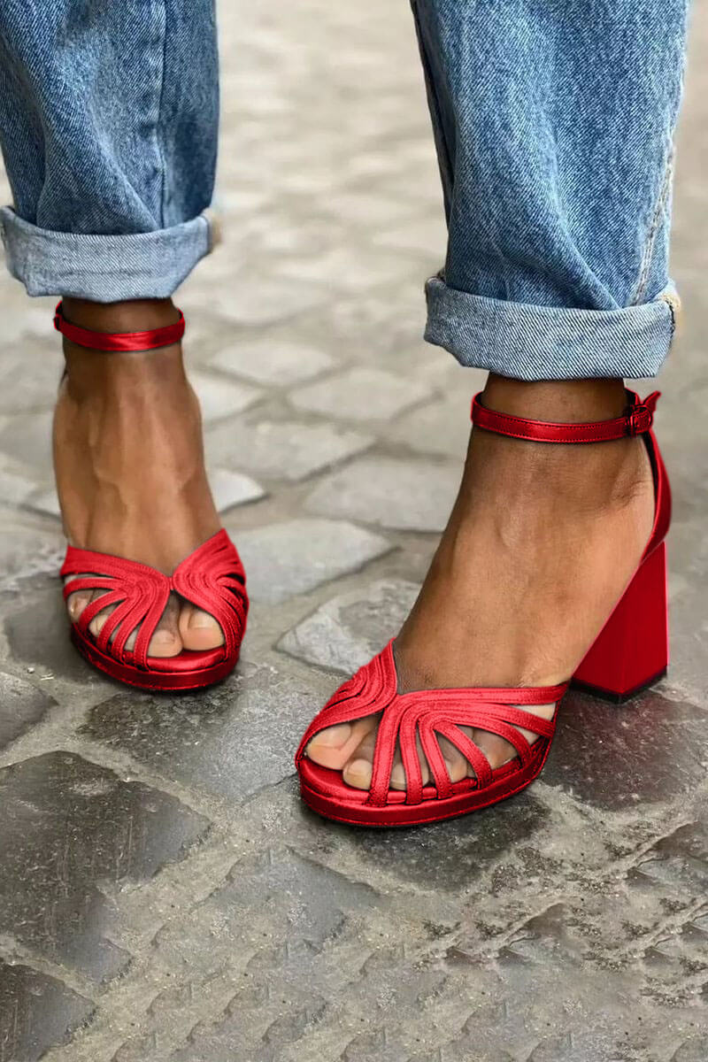Red / 11
